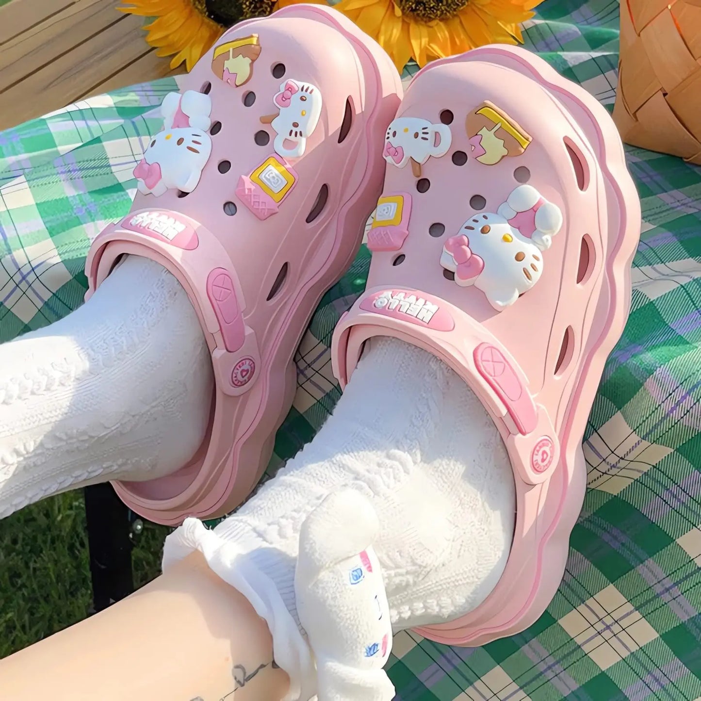 Hello kitty Kawaii Shoes Women's Shower Sandals Non-Slip Casual Slippers Cute Cartoon Thick-Soled Baotou Beach Slippers